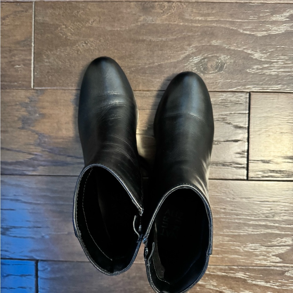 Naturalizer Bay Bootie
Worn once